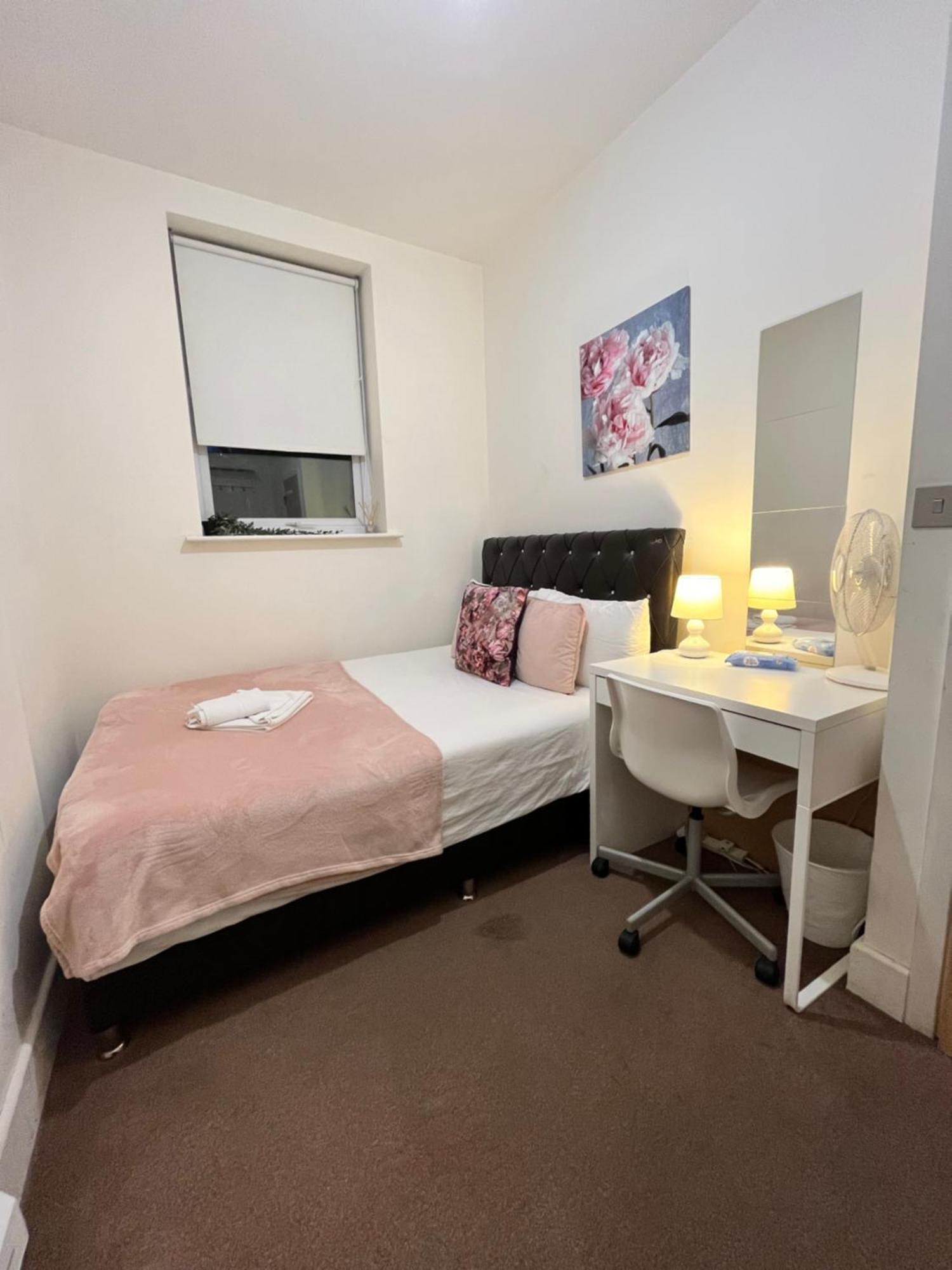 Metropolitan Coziness Private Bedrooms In Euston Station 161 Лондон Экстерьер фото