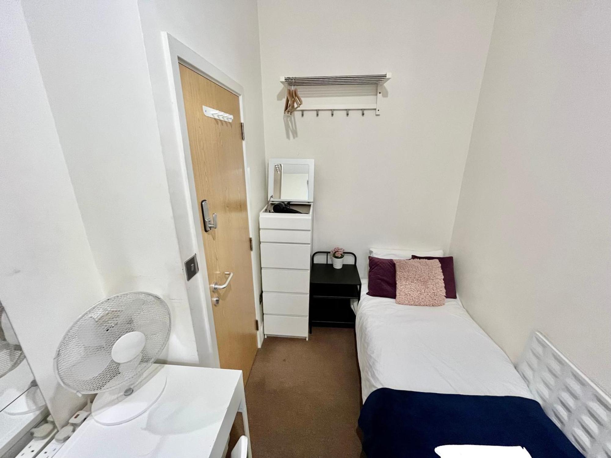 Metropolitan Coziness Private Bedrooms In Euston Station 161 Лондон Экстерьер фото