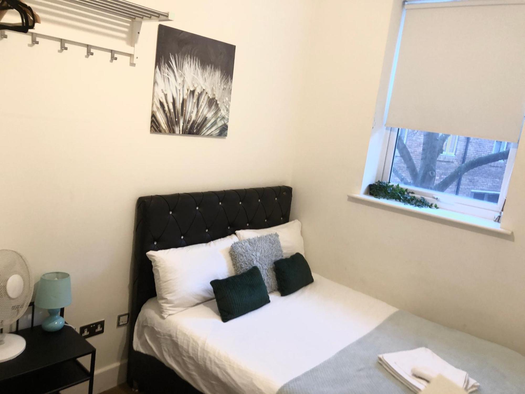 Metropolitan Coziness Private Bedrooms In Euston Station 161 Лондон Экстерьер фото