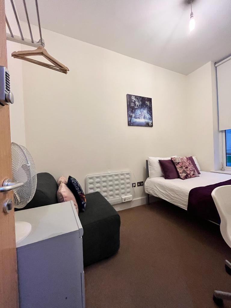 Metropolitan Coziness Private Bedrooms In Euston Station 161 Лондон Экстерьер фото