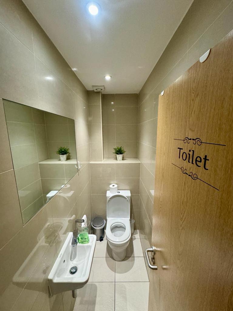 Metropolitan Coziness Private Bedrooms In Euston Station 161 Лондон Экстерьер фото